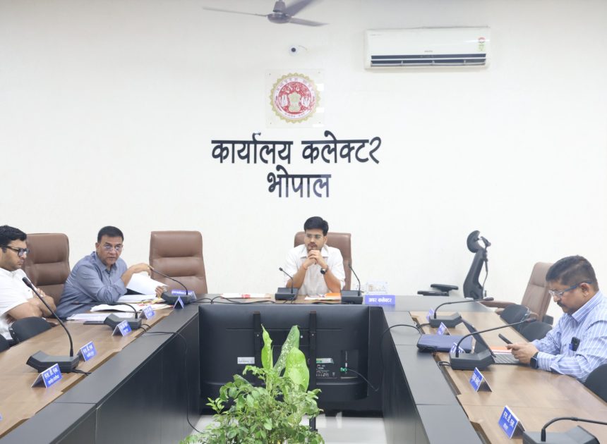 जनहित के कार्यों में लापरवाही पर होगी कार्रवाई : एडीएम सुमित पांडे