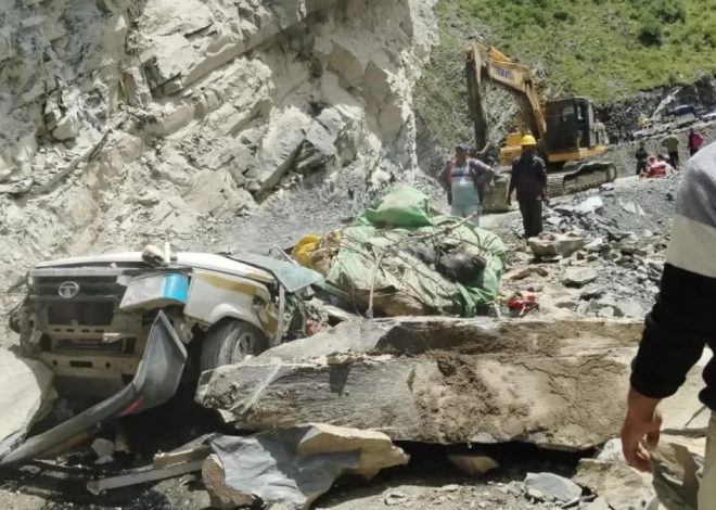 हिमाचल प्रदेश: चलती कार पर चट्टानें गिरीं, 13 की मौत