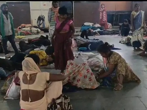 सतना रेलवे स्टेशन के प्रतीक्षालय में महिला ने दिया बच्चे को जन्म, समय पर नहीं पहुंची एम्बुलेंस, स्वास्थ्य व्यवस्था पर उठे सवाल