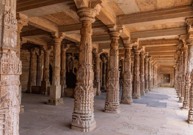 सुप्रीम कोर्ट के आदेश के बाद भोजशाला में नमाज पर मंथन:मुस्लिम पक्ष ने घरों और मस्जिदों में अदा की जुमे की नमाज
