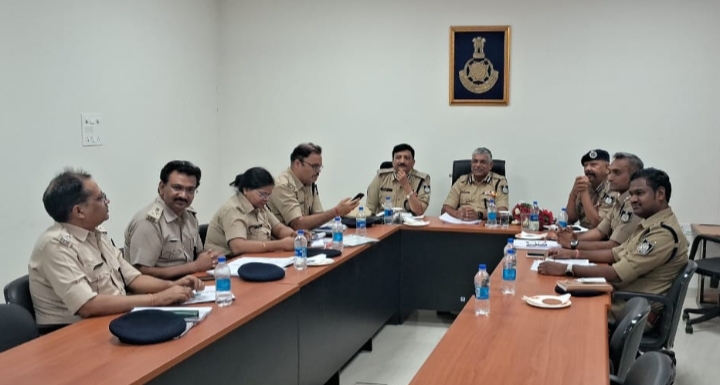 MP News: आईजी गौरव राजपूत ने ली पुलिस अधीक्षकों की क्राइम समीक्षा बैठक