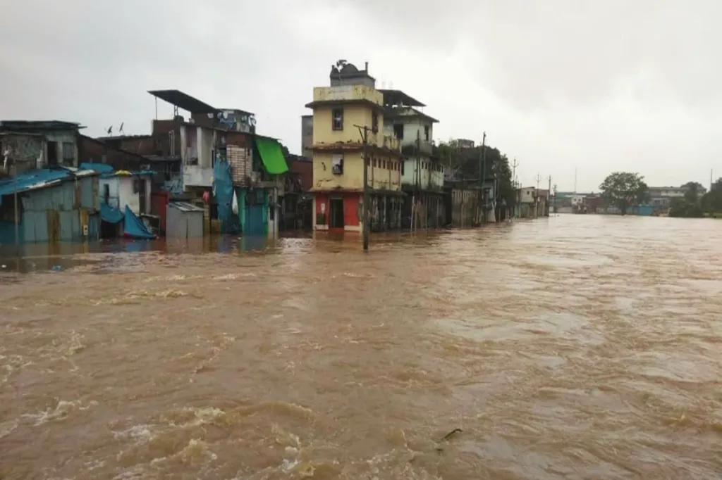 8 घंटे के अंदर 17 राज्यों में मूसलाधार बारिश का अलर्ट