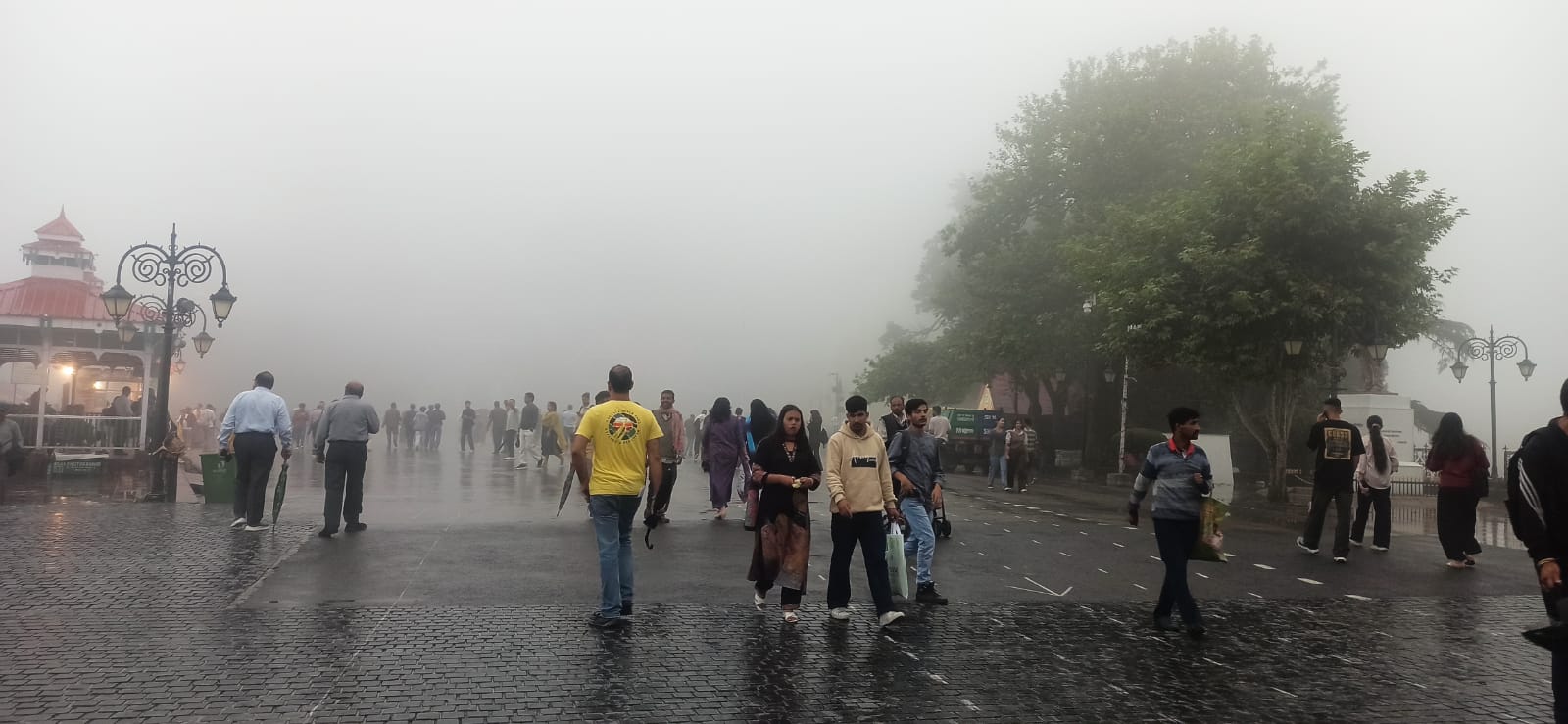 हिमाचल में भारी बारिश से जनजीवन प्रभावित, 149 सड़कें अवरुद्ध