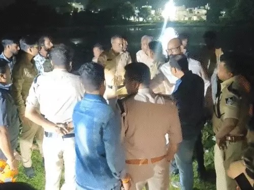 MP News: इंदौर में पत्नी की हत्या के बाद बेटे-बेटी को तालाब में फेंका, चरित्र शंका में वारदात, आरोपित पति हिरासत में; 12 वर्षीय बेटे ने तालाब से निकलकर बचाई जान, 13 वर्षीय बेटी का शव बरामद