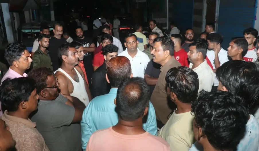 स्टेशन पर ट्रेन से 130 लीटर शराब और बीयर बरामद