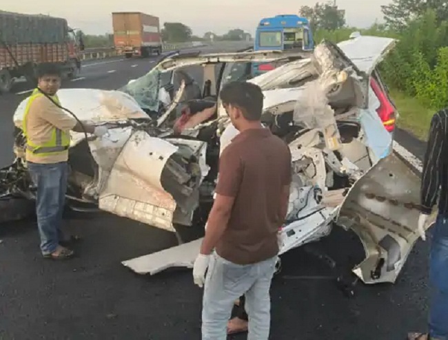 MP News: खड़े ट्रक से टकराई बेकाबू कार, खाटू श्याम दर्शन करने जा रहे 3 युवकों की मौत