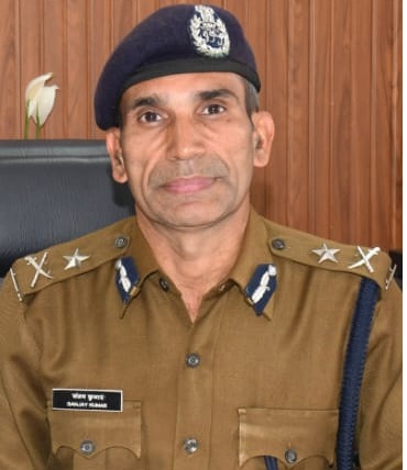 Bhopal News: रूसी और उसके दो साथी गिरफ्तार:पुलिस ने निकाला जुलूस;बजरिया में जुए की बड़ी फड़ पर दबिश के बाद से चल रहे थे फरार