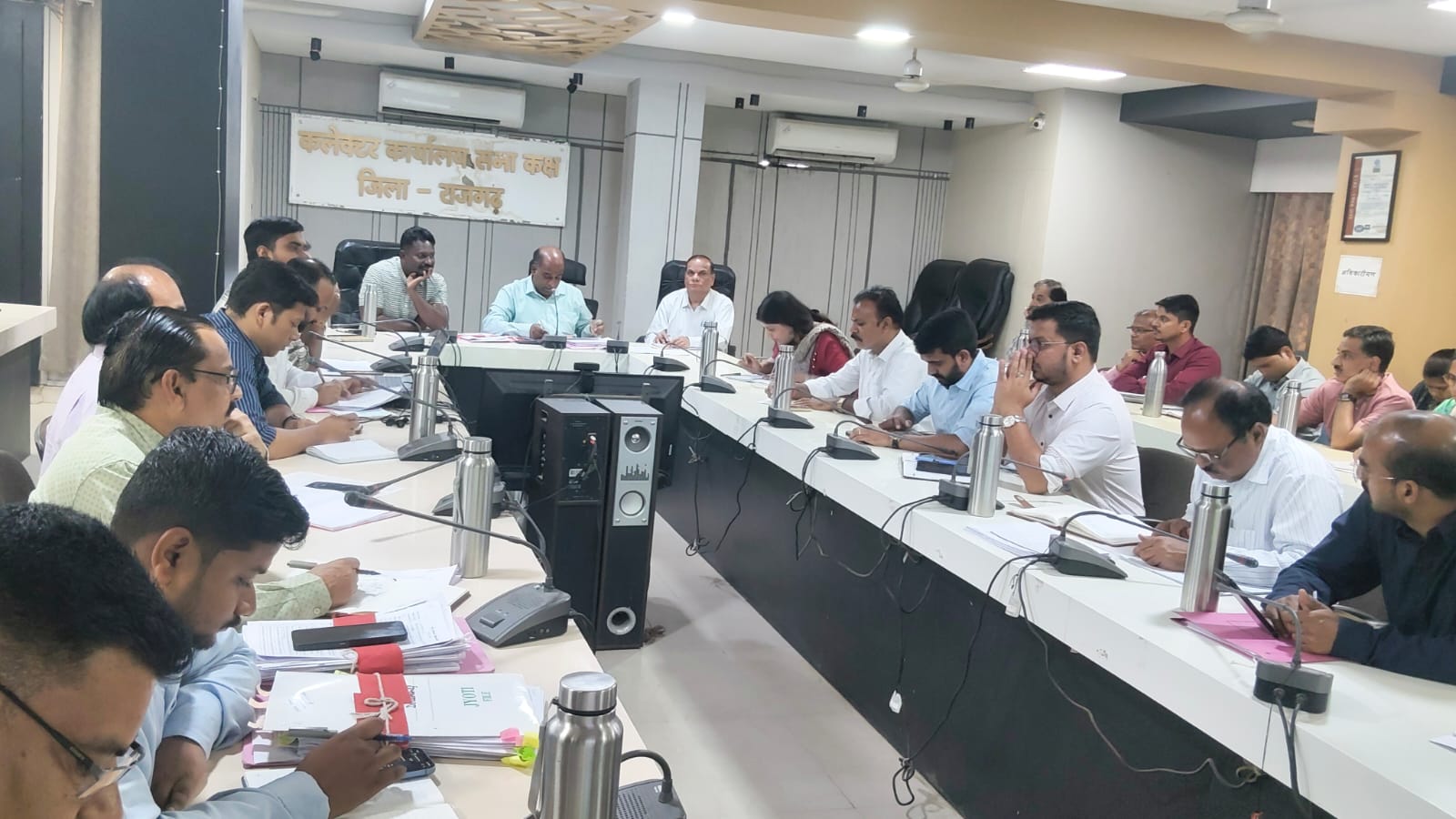 MP News: सीएम हेल्पलाइन में लापरवाही पर चार अधिकारियों पर 2-2 हजार रुपए जुर्माना