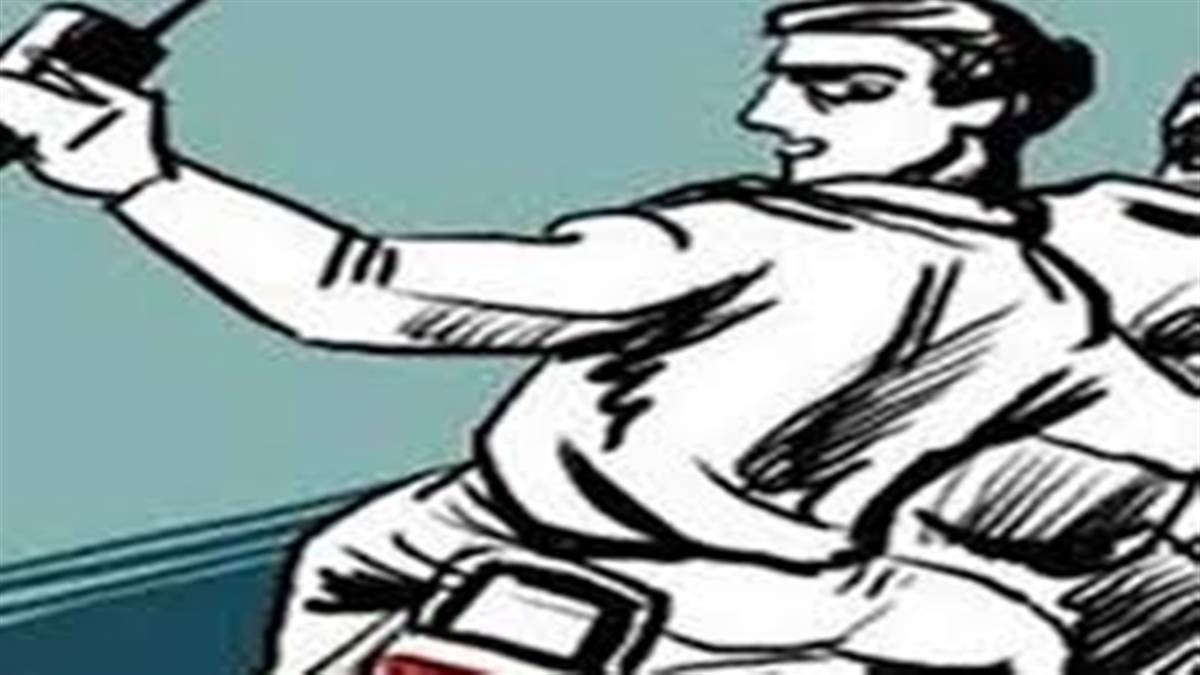 Bhopal News: छात्रा से मोबाइल छीनकर भागे बदमाश, धुआं कर बाइक का नंबर छिपाया: छात्रा ने बदमाश का हाथ पकड़कर रोकने की कोशिश की, तीन दिन बाद दर्ज हुआ केस