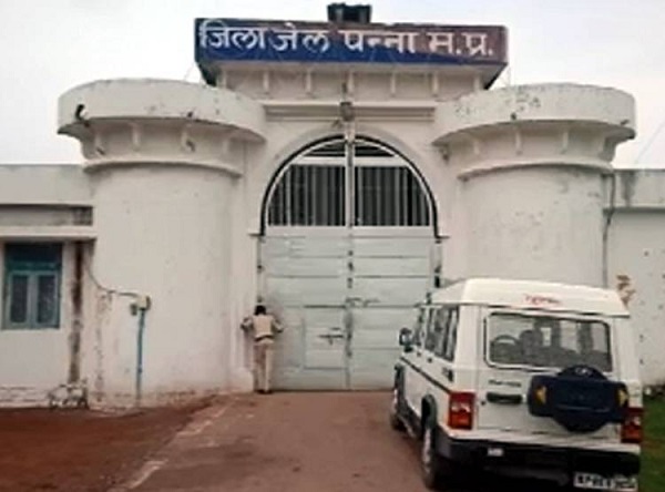 MP NEWS: होटल में मुफ्त कमरा नहीं मिला तो की तोड़फोड़ और मारपीट: दो आरोपी गिरफ्तार; कट्टा-कारतूस जब्त