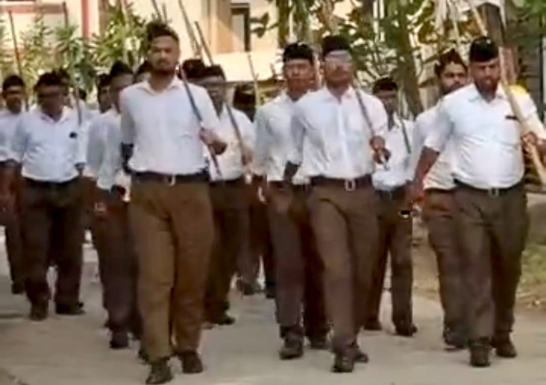 MP NEWS: विजयादशमी पर 65 बस्तियों से निकला संघ का पथ संचलन: उज्जैन में रंगोली बनाकर किया स्वागत